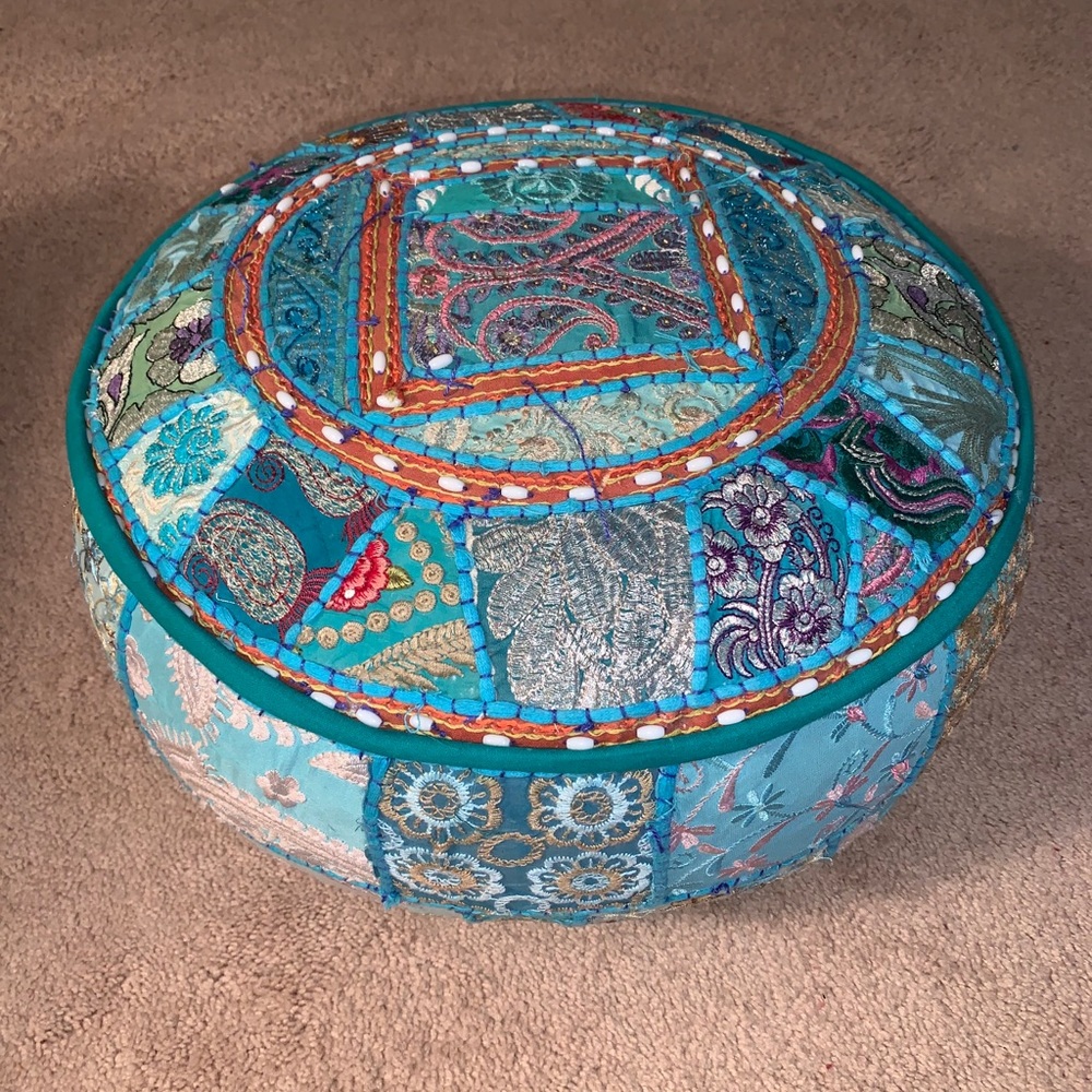 Aqua Suti Pouf / Ottoman